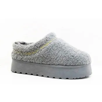 2023 Winter Wholesale Slip-on Snow Boots: Custom Made Soft Fur Slides for Women