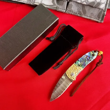 High Hardness Multifunctional Damascus Foldable Knife