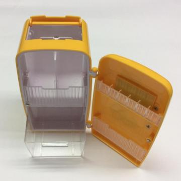 Aufbewahrungsbox aus Kunststoff in Form eines Kühlschranks