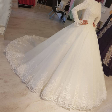 Exquisite Muslim Wedding Dresses: Lace, High Neck, Long Sleeves, Arabic Princess Style Bridal Gowns with Pearls and Sequins