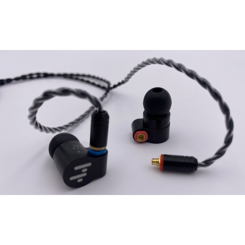 Earphone HiFi in-Ear Hibrid dengan Kabel Dilepas