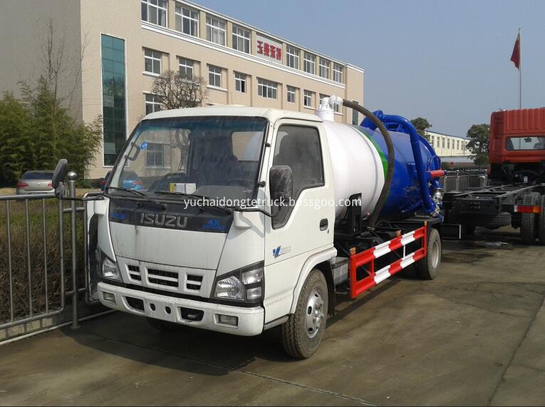 ISUZU 3cbm sewage suction tank truck