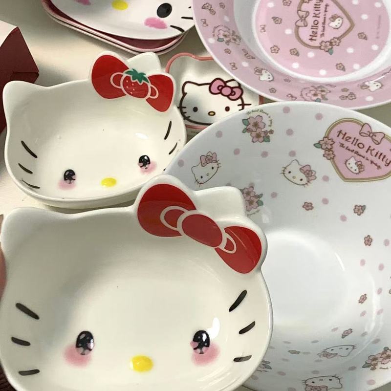 Stylish Anime-Themed Dinnerware Collection
