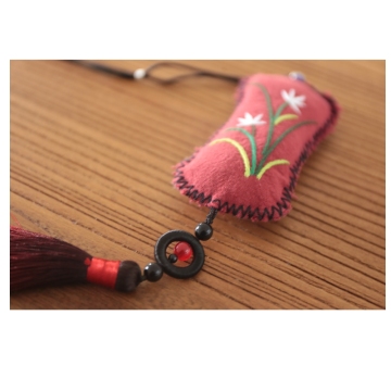 Handmade Chinese Orchid Grass Fragrant Bag: An Effective Outdoor Mosquito and Insect Repellent