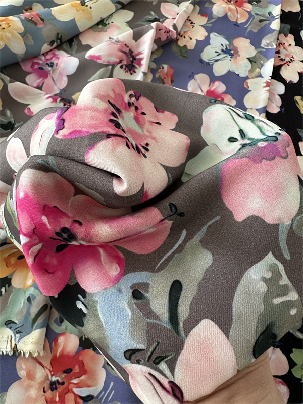 การออกแบบแฟชั่น Comeforable Rayon Print Fabrics สำหรับขาย