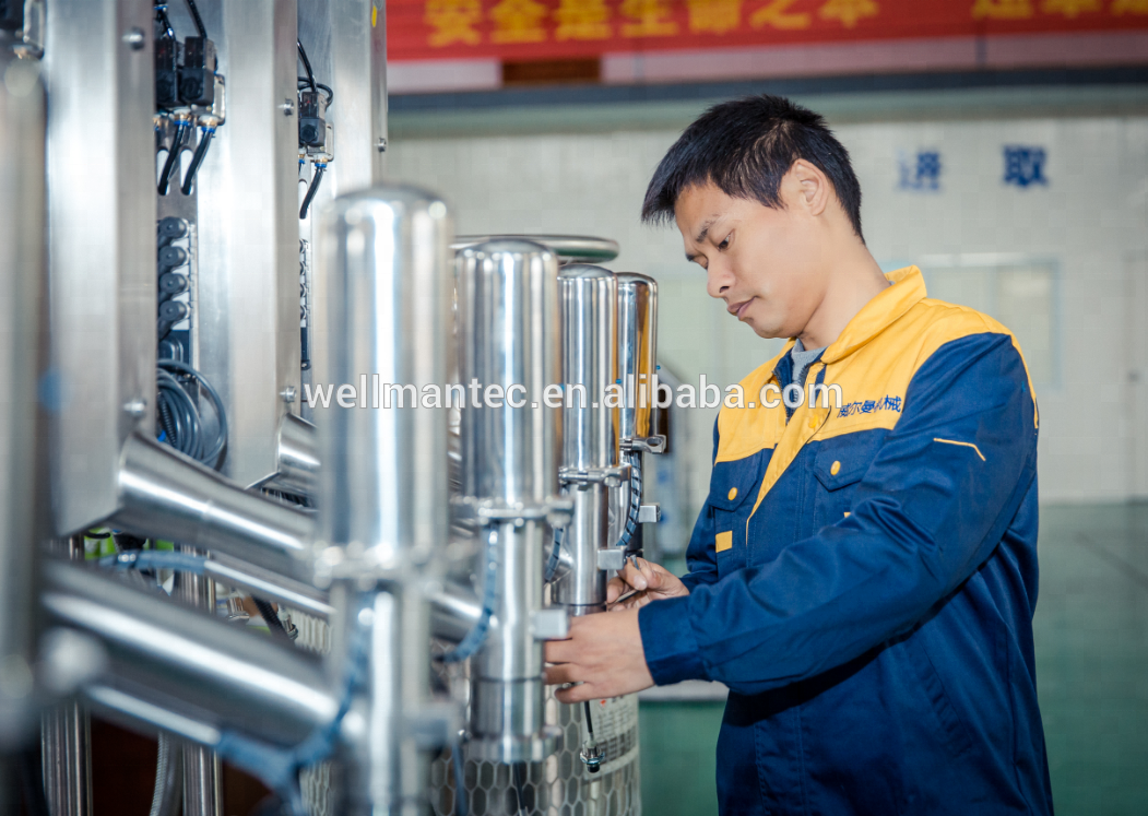 Liquid nitrogen filling machine for PET bottles/cans