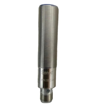 Sakelar sensor kedekatan kapasitif dengan konektor M12 dan rumah logam M18 dalam kisaran 8mm