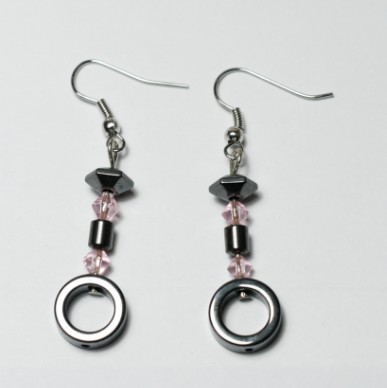 Hematite Heart Earring con el hallazgo de color plata