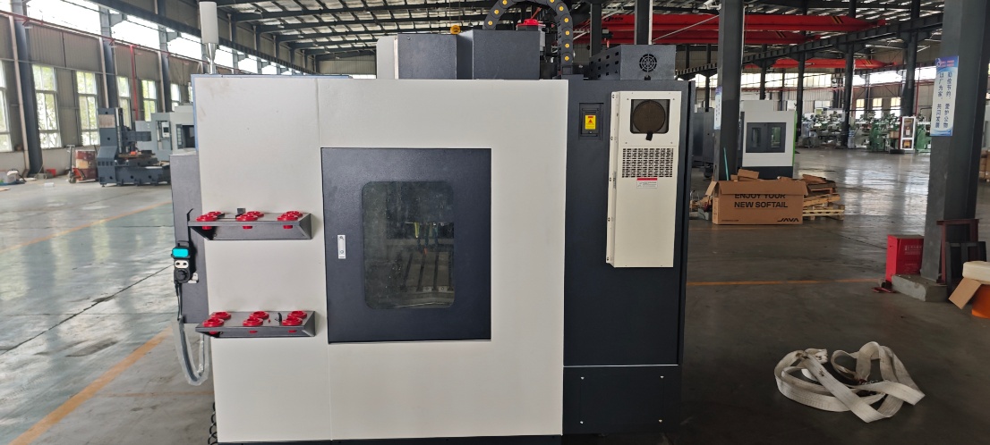 Metal cutting machining center
