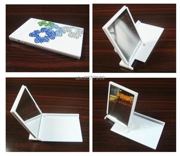 Rectangular plastic pocket mirror with revolving design