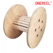 Grote houten draadspoel tafel