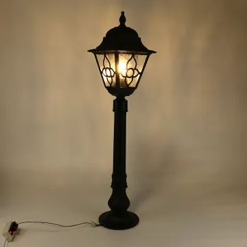 European Decorative Villa Garden Pillar Light
