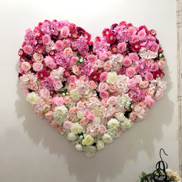 TEART DE MARIAGE COMPOSSIBLE ROUGE ET BLANC REDEU ROUGE avec des roses