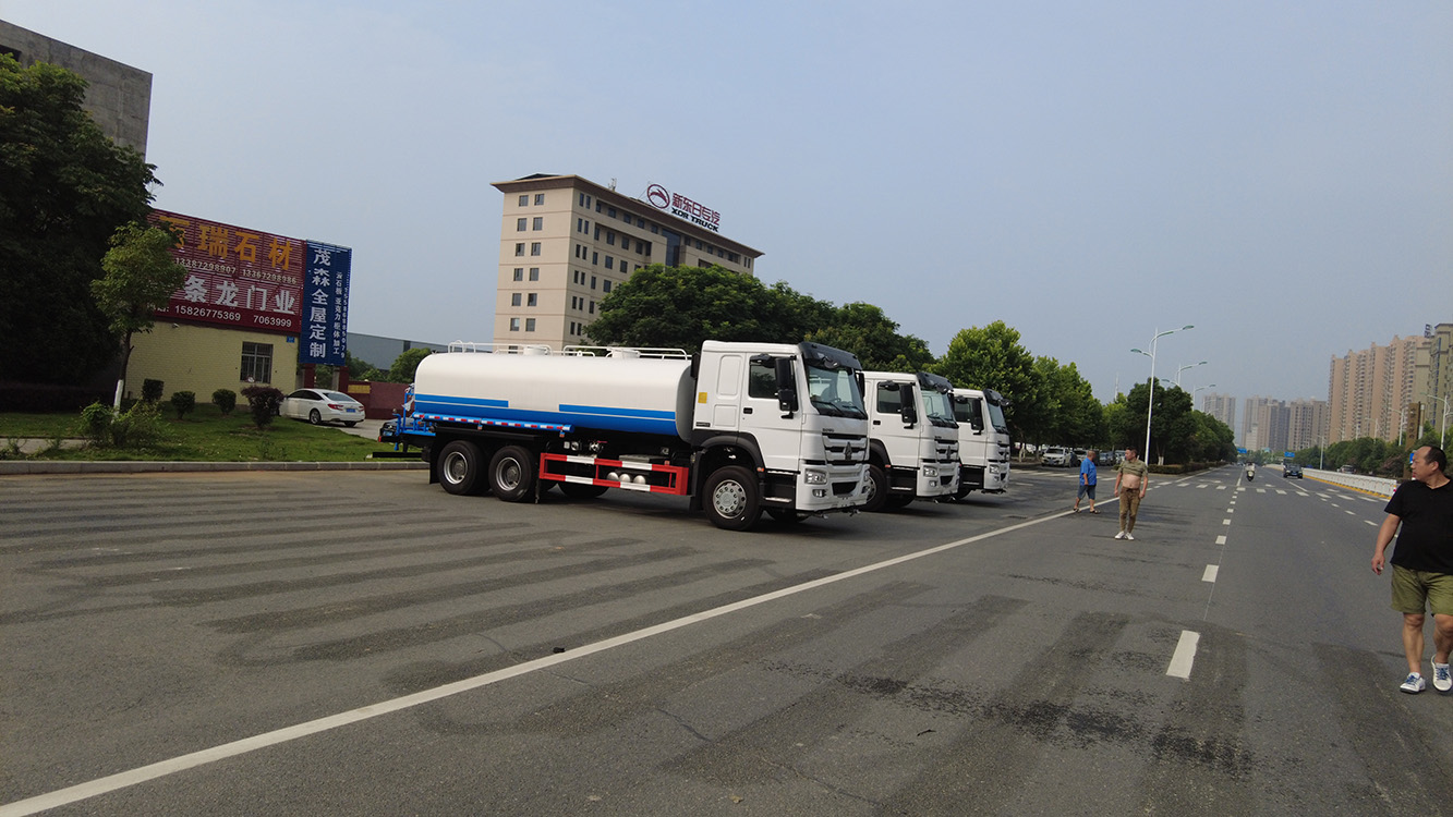 Sinotruk HOWO heavy duty 20000liters water tank truck
