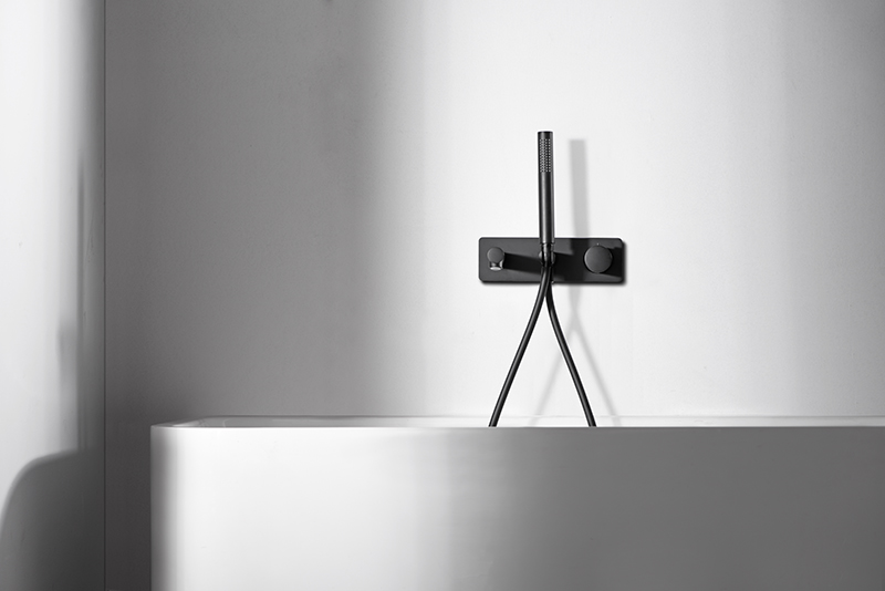 three hole bathtub faucets
