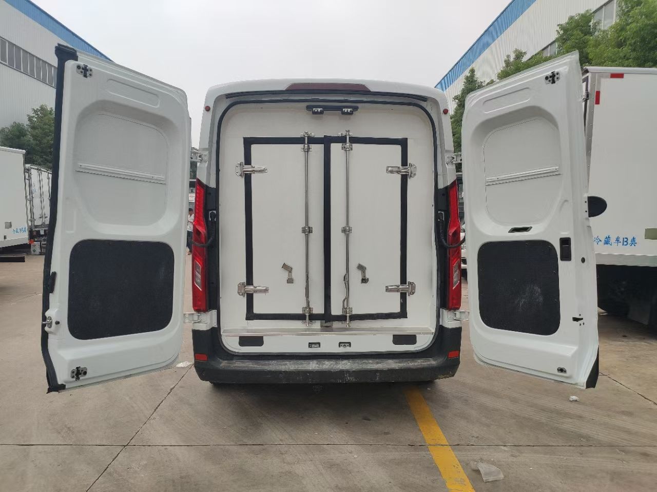 Refrigerated ambulance for vaccine transport