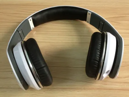 White Color Studio Headphones With Bass Sound,  3.5mm Stereo Wireless Tv Headphones