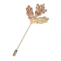 Maple Leaf Brooch Pin dengan Charms Electroplate