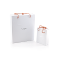 Белая коробка для упаковки ювелирных изделий