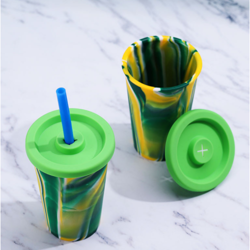 Coppa di tumbler in silicone personalizzato con coperchio e paglia