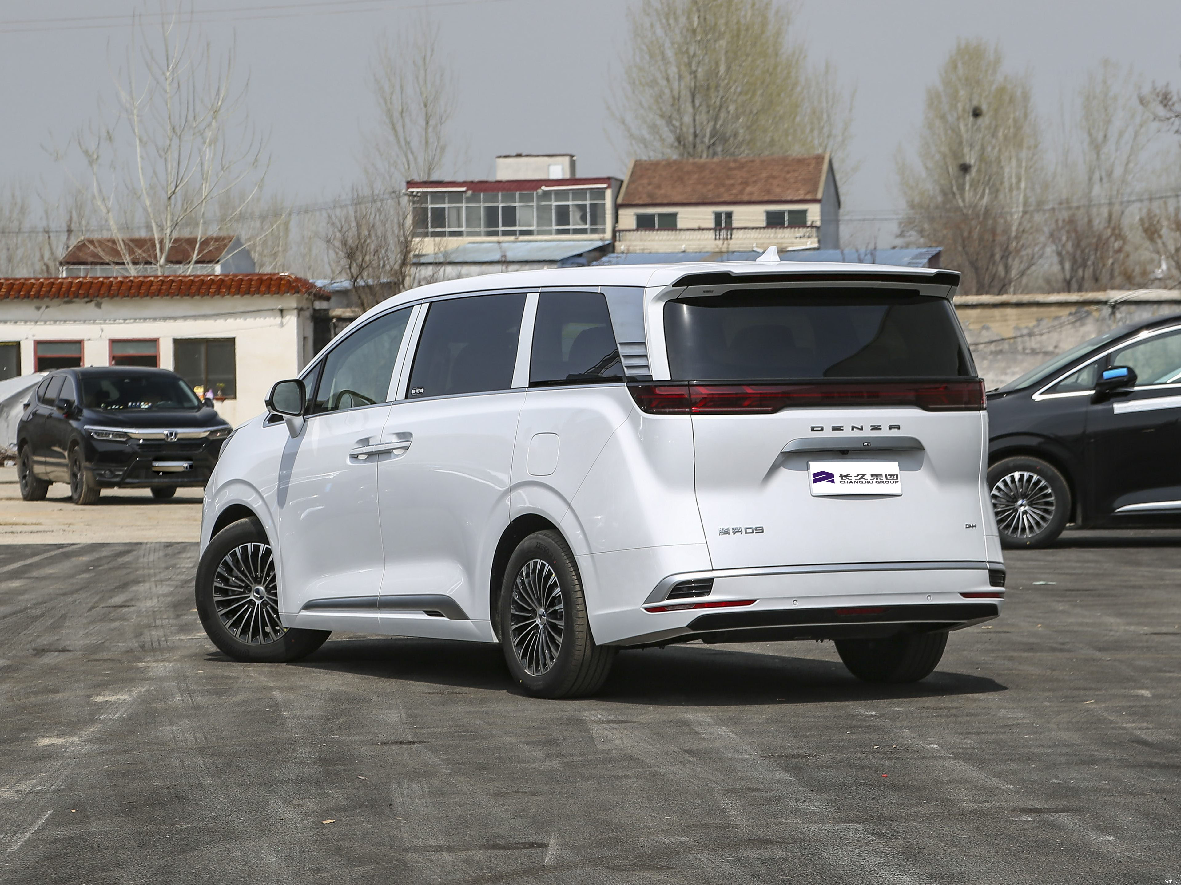 Luxury Business Electric MPV DENZA D9
