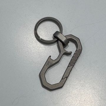 Тытанавы брелка - геаметрычны мінімалізм, штодзённы істотны