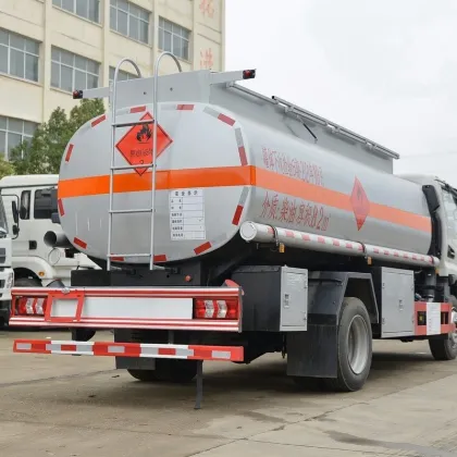 Dongfeng Dolica D6 Fuel Truck with 115 hp and 4X2 Drivetrain