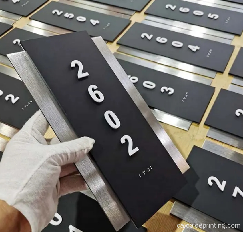 Signe de placa de porta de número Ada Braille