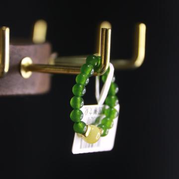 Anillo verde perla con incrustaciones de jade artesanal