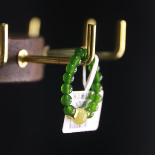 Anillo verde perla con incrustaciones de jade artesanal