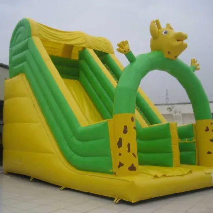 Outdoor Giant White Bouncy Castle: Welding PVC Tarpaulin Construction