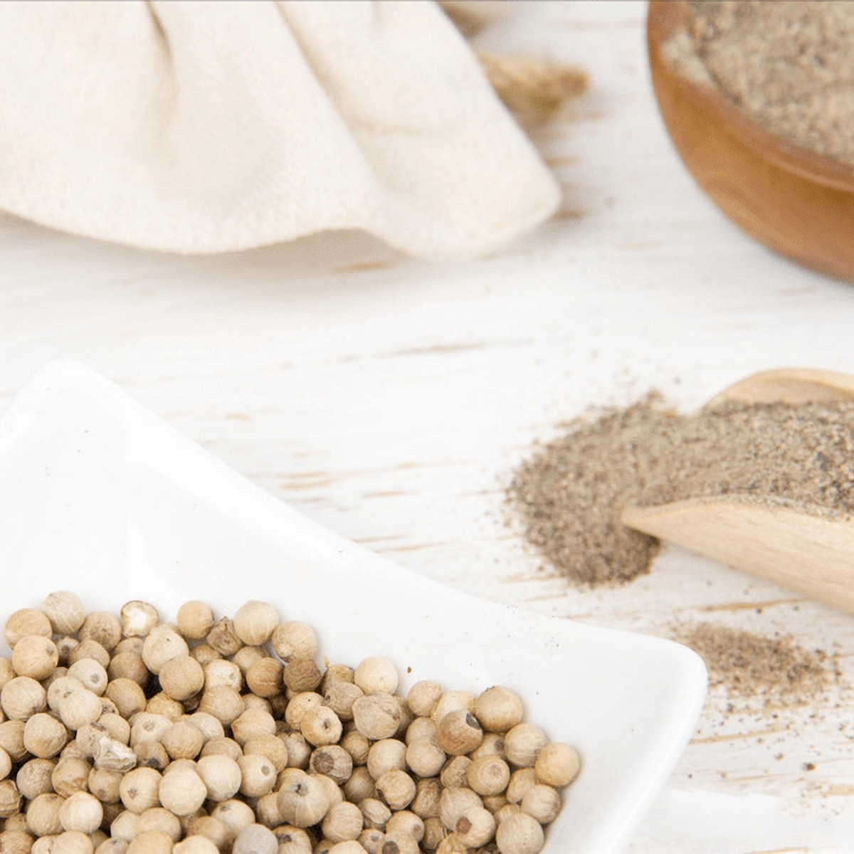 White pepper seasoning powder