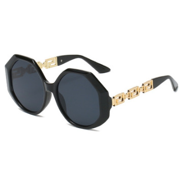2021 Nuovo marchio di arrivo Design Big Fashion Glasshi da sole in metallo oversize per donne e uomini