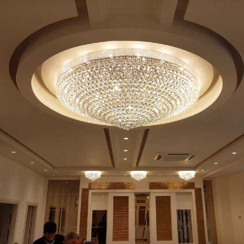 Projets Décoration du couloir grand lustre en cristal