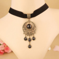 Choker leher baldu hitam dengan Kalung loket batu hitam