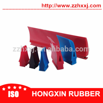 Self-adjusting secondary conveyor belt cleaner