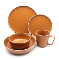 Vendita calda a basso prezzo puro set di stoviglie in ceramica arancione pura per catering piatti di stoviglie in porcellana