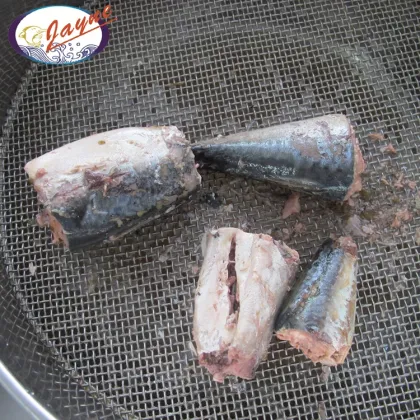 Promotional 2020 seafood new product price cheap canned geisha mackerel