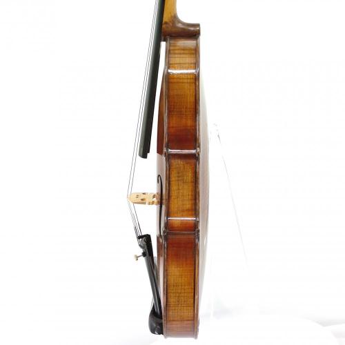 Violino artesanal com pintura a óleo em chamas