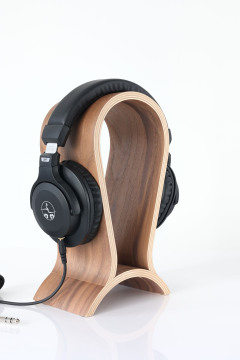 Over Ear Closed Headphones for Podcasting