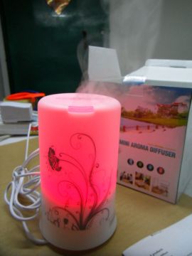 Aromatherapy Ultrasonic Diffuser With 100ml Water Tank For Office / Family 80 * 140 Mm