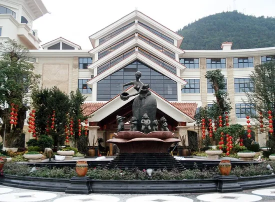 architecture sculpture,city square sculpture