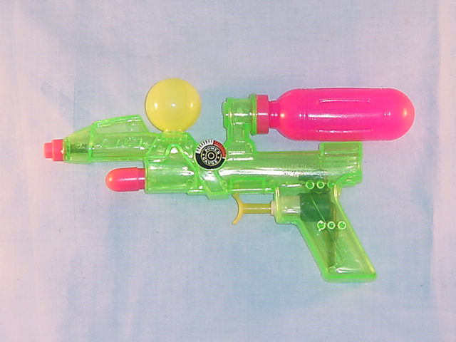 Outdoor water gun