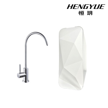 Sistema de purificación de agua debajo del fregadero blanco