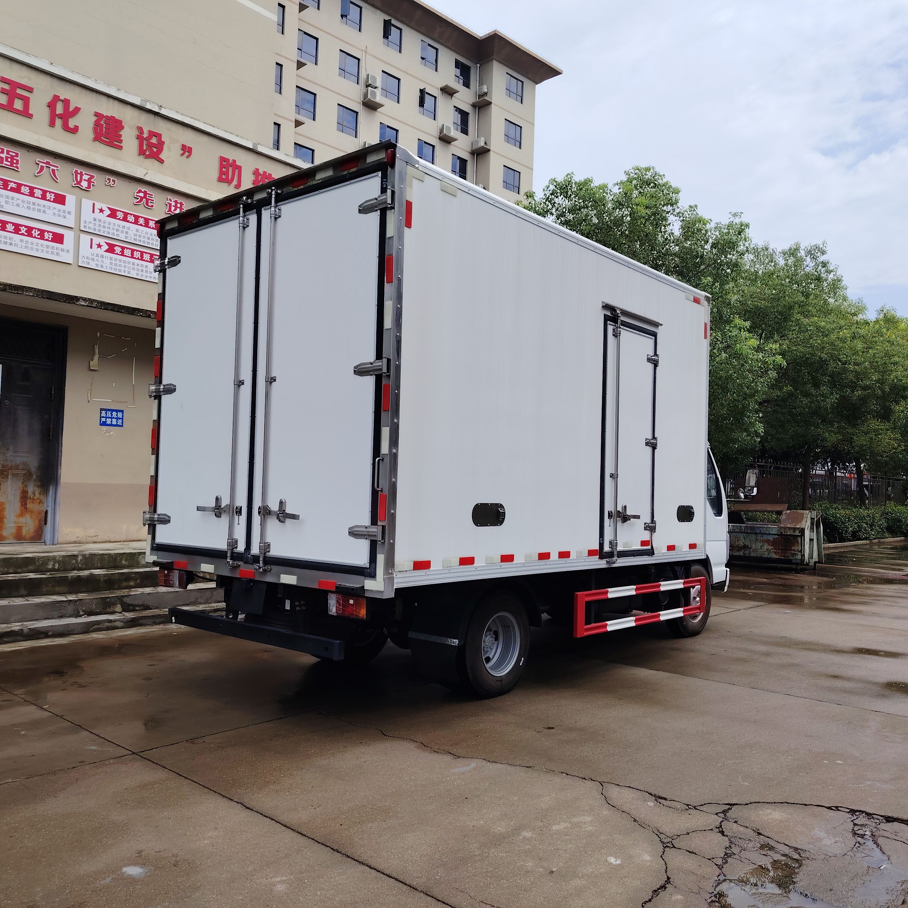 ISUZU vegetable Food freezer Refrigerator truck