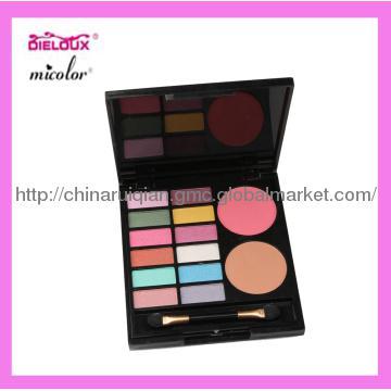 small & compact eyeshadow palette