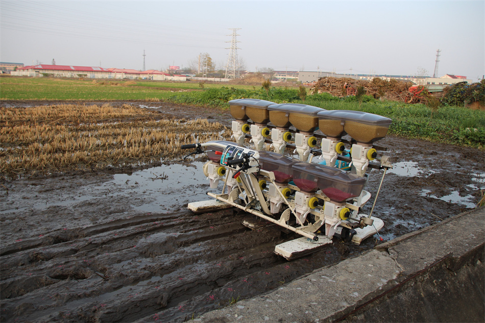 fertilizer spreader granular fertilizer