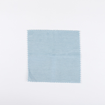 Serviette de nettoyage en microfibre usée