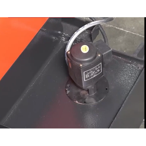 Sega per lamiera verticale LF 33 25 50S per il taglio di acciaio per stampi