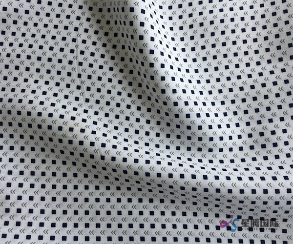 Popular Geometric Print 100% Rayon Fabric For Clothes